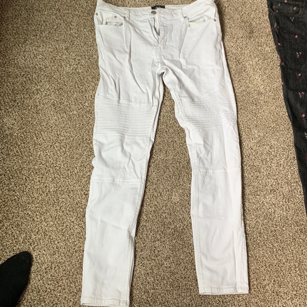 White Jaywalker Jeans. No marks, never worn.